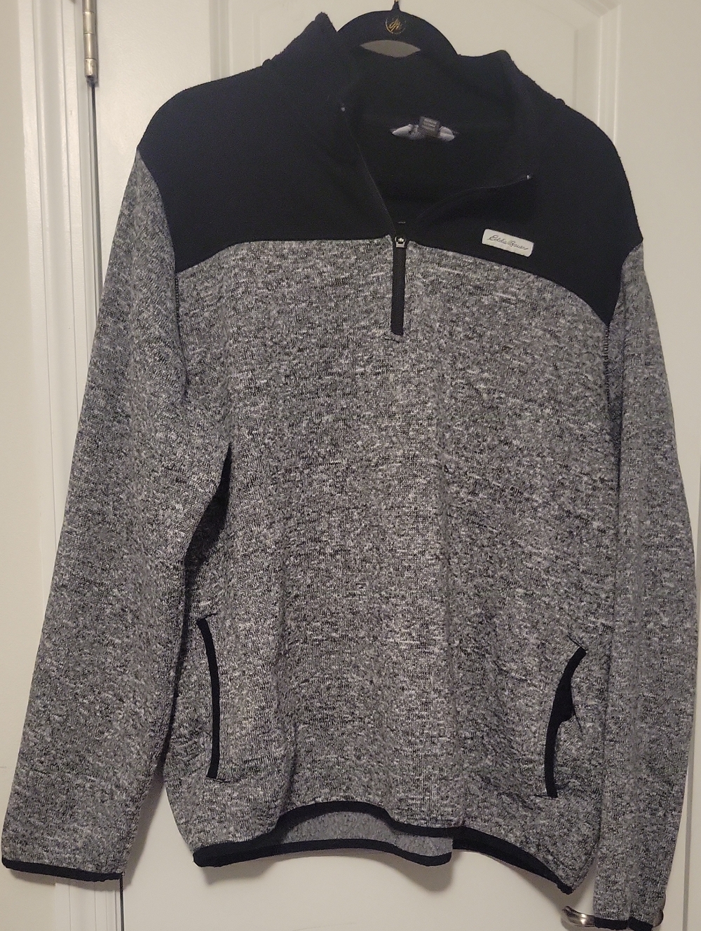 Eddie Bauer Men's Black and Gray Half-Zip Pullover Sweater